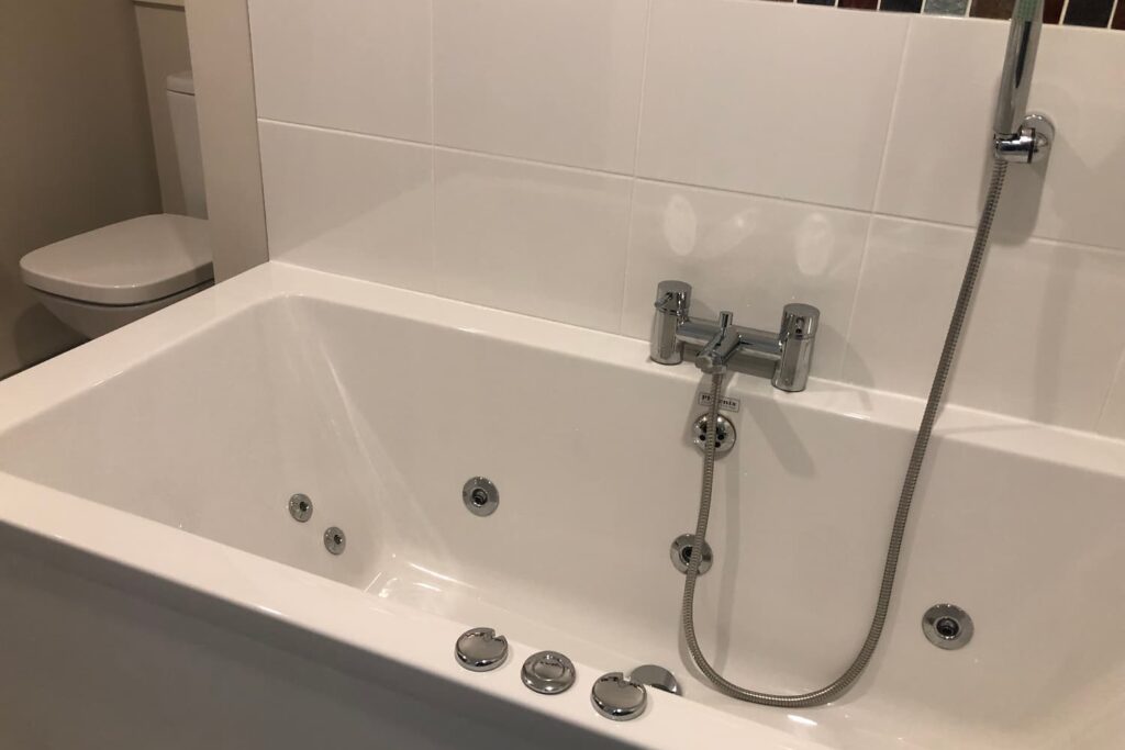 The Seascape, Spa Bath, Family Bathroom, Shanklin, Isle of Wight